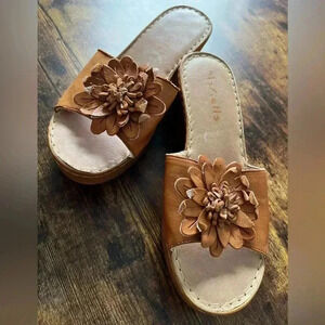 Mariella | ladies floral sandal/slide wedge shoe. Size: 7.5M